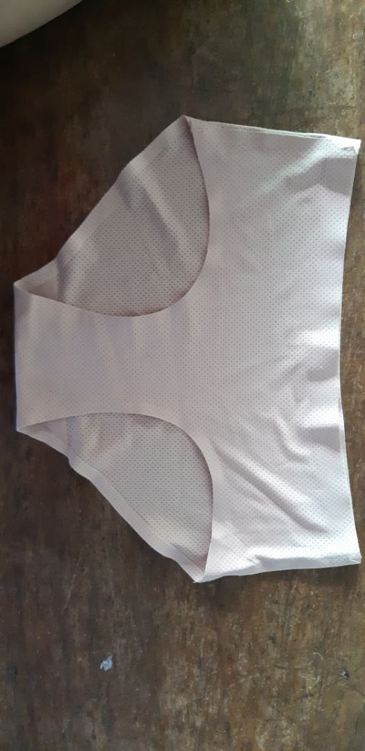 quần đẹp, giống hình, mặc cực kì thoải mái, k gây cấn, k có đường viền nổi lên bên ngoài. tuy nhiên mới mua nên không biết chất lượng thế nào. tóm lại hiện giờ thì rất ưng ý