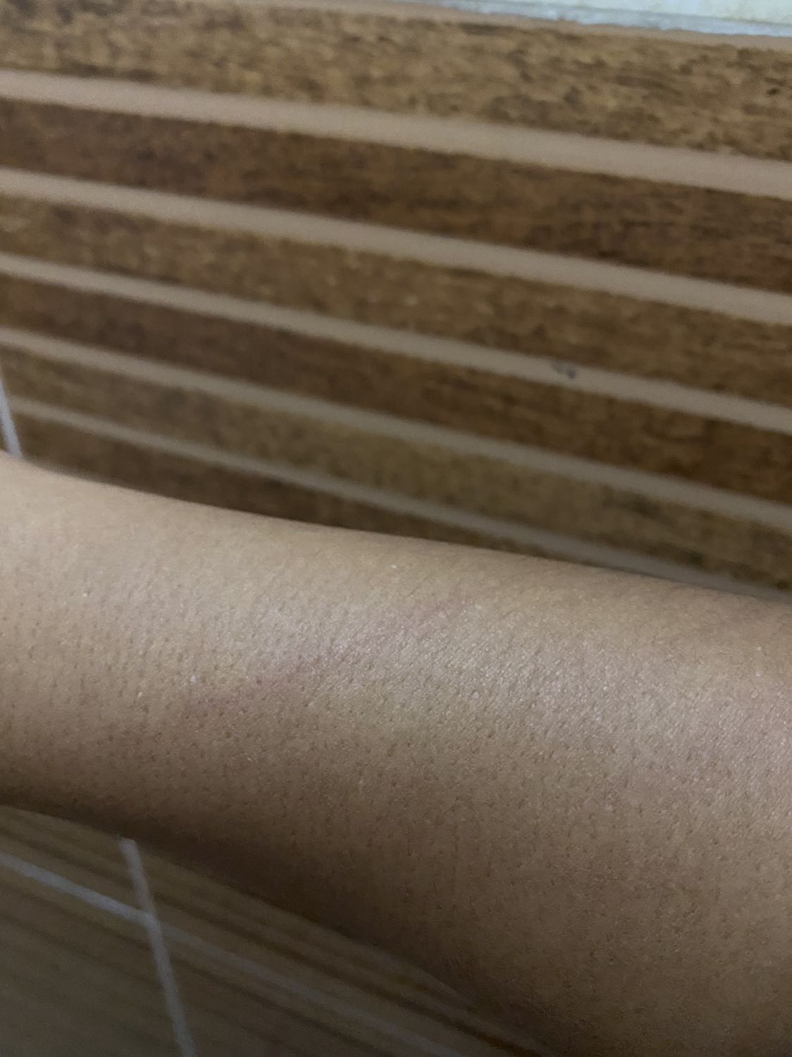 Sản phẩm như hình, đáng đồng tiền. Dây chắc chắn, tạo lực tốt tuy nhiên do chất liệu là hợp kim nên khi nhảy rớt nhịp, dây quất vào người để lại lằn như bị ăn đòn. Nên mặc áo dài tay khi nhảy.