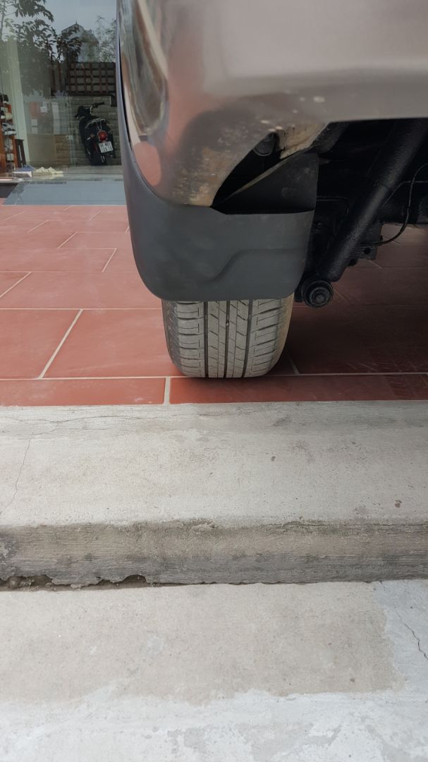 tôi đã mua sản phẩm này. nhưng nhân viên của công ty gửi hàng không đúng. sản phẩm không đồng bộ lệch nhau.mong công ty giải quyết sớm cho tôi.