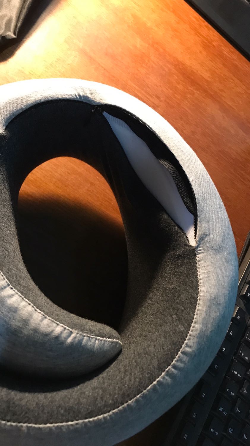 Gối vừa cổ, êm ái
Nam châm có lực hút tốt, có các nấc để điều chỉnh
Gối có lớp vải bọc bên ngoài nên có thể tháo ra để giặt, làm sạch
Túi kèm theo thuận tiện
Thẻ bảo hành