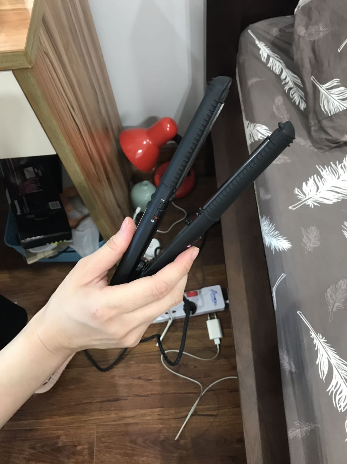 Sản  phẩm okay, dễ dùng, hiệu quả. Mới dùng thì thấy chất lượng tốt, nhưng có bền hay ko thì mình chưa biết. Tuy nhiên thấy ghi hàng chính hãng Panasonic thì cũng yên tâm hơn, ko đến mức ‘bảo hành 15 phút’ như hàng tàu ko tên tuổi.