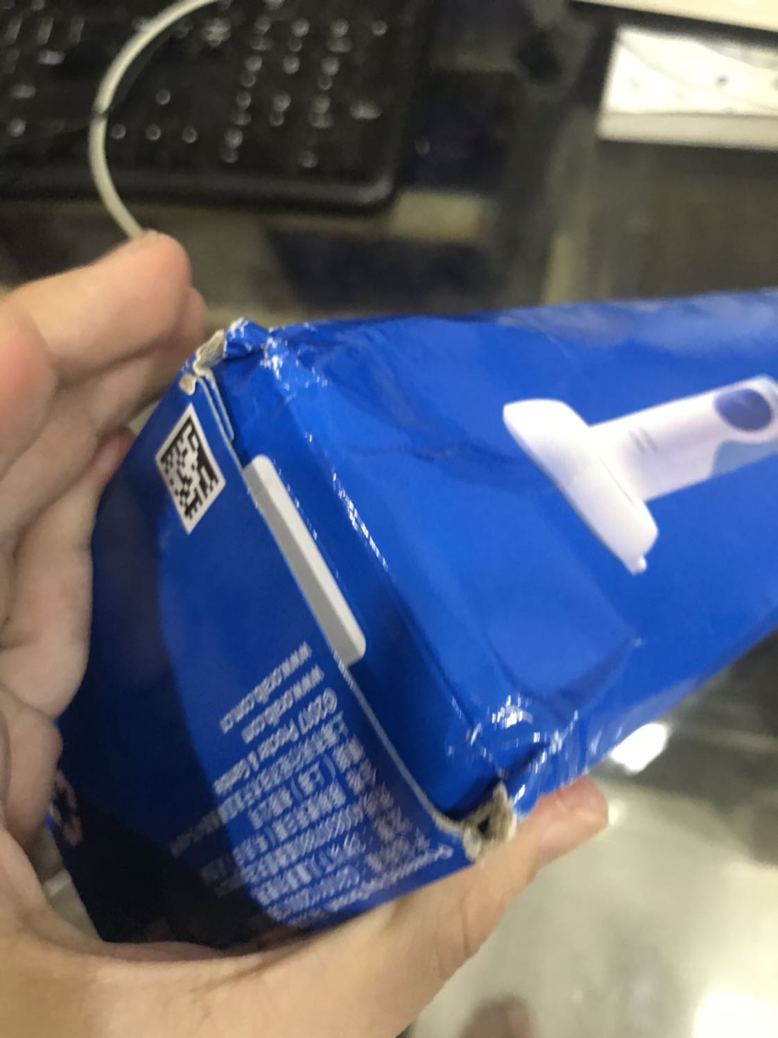 Thấy sp cũng giống hàng auth ở nhà nhưng vỏ chán đời quá, móp méo cũ như hàng tồn. Hàng chuyển từ Trung Quốc về.  Chưa thử chưa biết chất lượng sao nhưng vận chuyển kiểu này thấy không tin tưởng mua hàng quốc tế trên tiki nữa ;(