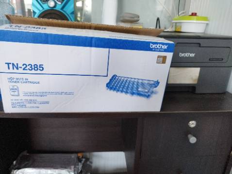 Hộp mực nét chính hãng, đúng sản phẩm mực sẽ đẹp và không làm hư máy in. Mình cũng từng thử mua mực giá rẻ nhưng sài một hộp xong thấy máy có dấu hiệu muốn hư drum, nên từ đó mình toàn mua mực chính hãng sử dụng. Thà mắc tiền tí nhưng không làm hư máy in, tốn tiền mua máy khác cũng vô đó