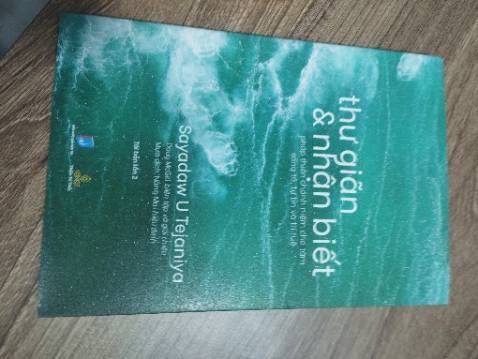 Sách hay, giao hàng không có vấn đề gì. Mình đọc cũng gần xong rồi. Sách nhấn mạnh và hướng dẫn trọng tâm vào thực hành chánh niệm trong đời sống sinh hoạt hằng ngày, tất nhiên là bao gồm cả ngồi (nhưng hơi khái quát phần ngồi quá). Nếu không ngồi thiền vipassana trước  1 thời gian mà đọc thì sẽ khó hiểu 1 chút.