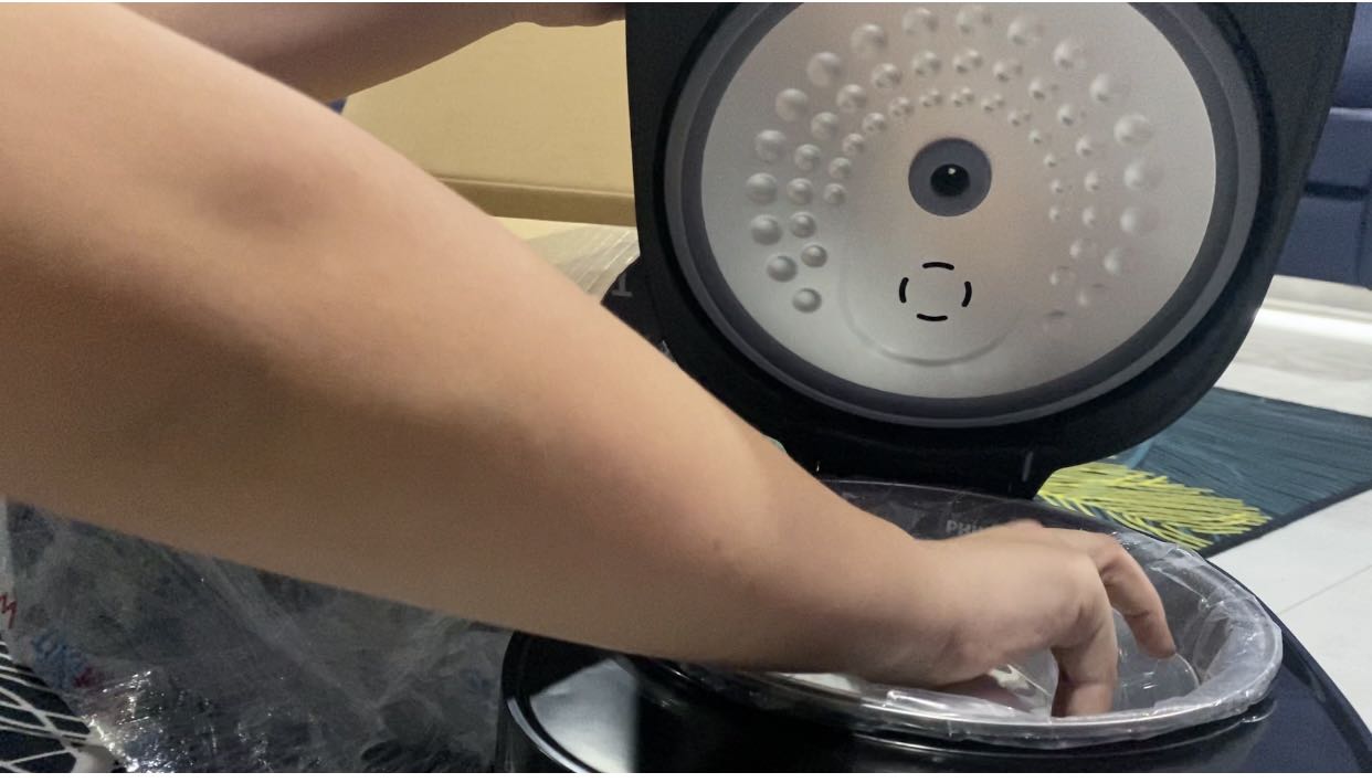 Nồi dễ sử dụng . Thổi cơm ngon. Ít hao điện . Giá cũng khá cao , nên hi vọng sử dụng được lâu dài . Mọi người cần thì nên mua, shop này bán tương đối mềm hơn các shop khác. Giao hàng nhanh . Tks shop