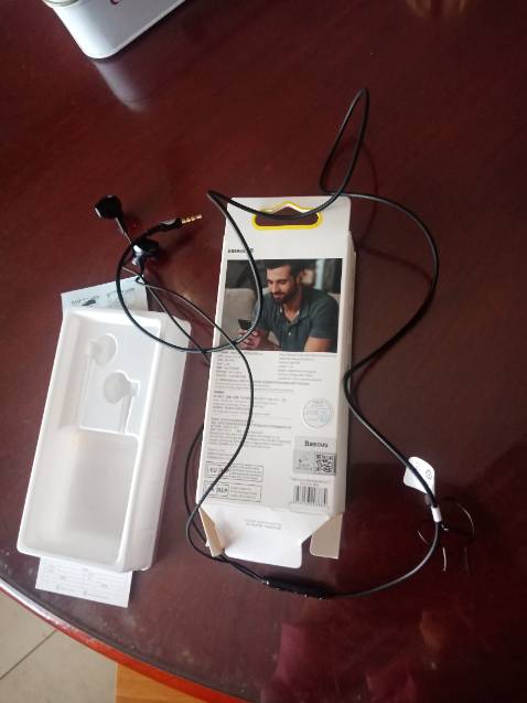 Âm thanh trong, rõ, để nghe nhạc và học ngoại ngữ là tuyệt vời. Nhà bán đóng gói kỹ, Tiki giao đúng hẹn