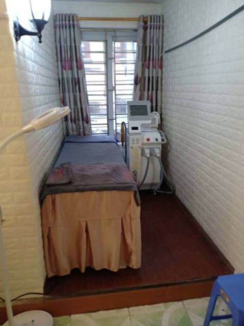 Họa tiết đẹp, dày dặn, dễ thi công, đúng kích thước, đủ số lượng, giá cả phải chăng, không có gì để phàn nàn