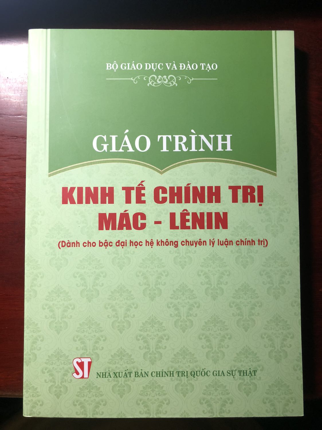 Sách đẹp, mới, ngoài bìa không bị hư hại gì,  nhưng có vài trang gần cuối bị lỗi😭😭