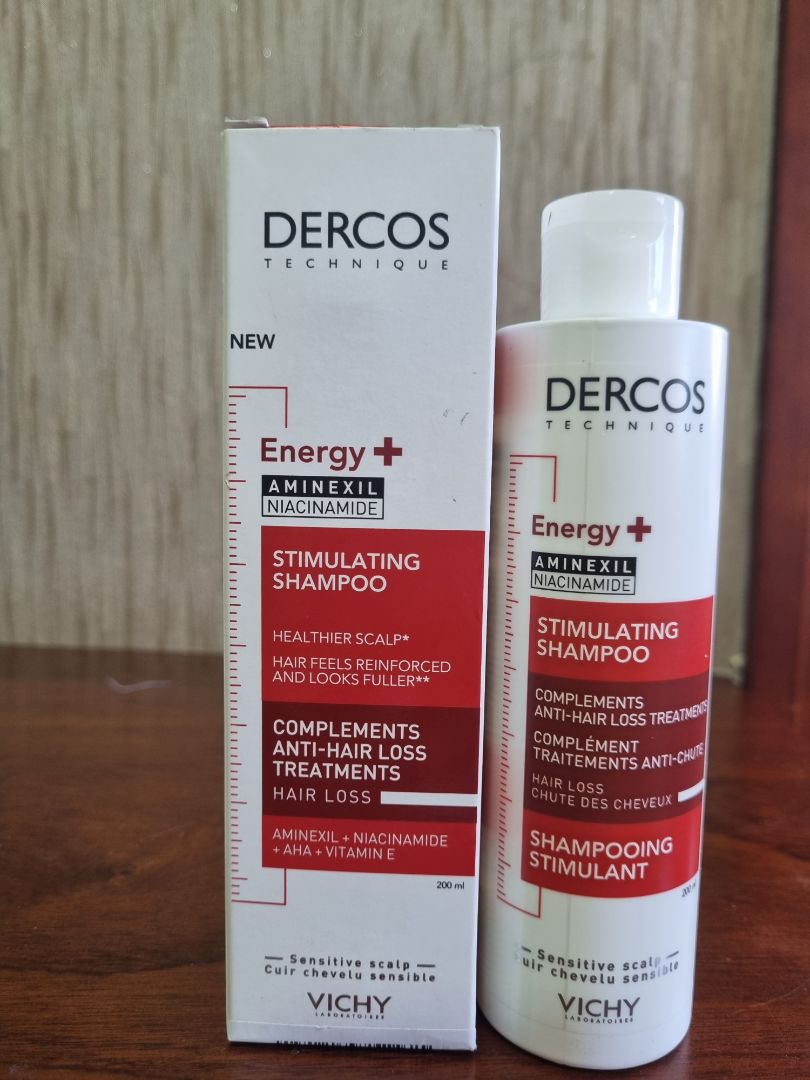 Mình bị rụng tóc, sau khi dùng hết 1 lọ trong vòng 1 tháng, đã thấy giảm rụng tóc, sản phẩm tốt