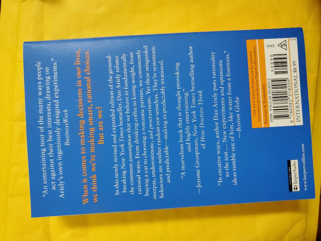 Shipper giao nhanh ngay trong ngày dù lúc giao cũng khá trễ, hơn 6h chiều rồi. Rất hài lòng.

Nhưng chất lượng sách thì tệ quá. Tệ nhất trong những cuốn sách ngoại văn mình từng mua. Chữ có những trang mờ nhòe (mình không hiểu sao chụp lên thì rõ hơn hẳn bên ngoài). Một số trang dính nhau phải dùng lưỡi lam rạch ra. Hình thức khác như bìa, góc, gáy thì mới ok không vấn đề gì. Chất lượng giấy thì mình quen rồi.