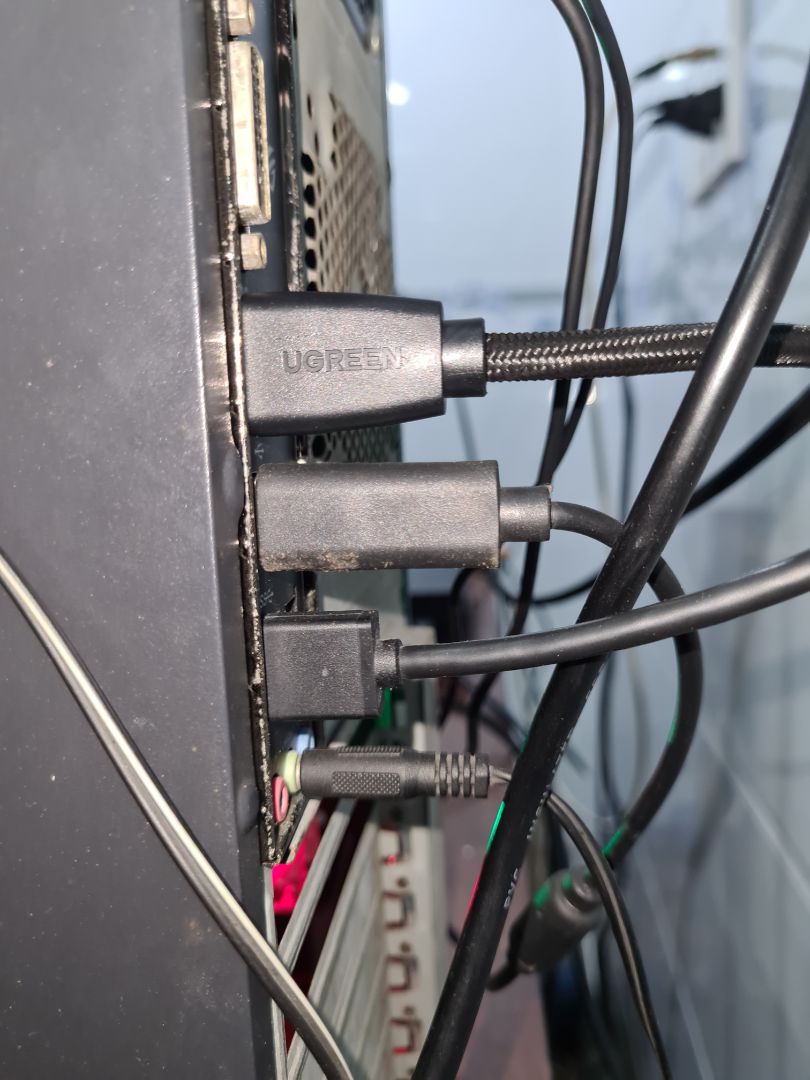 Dây rất tốt, gắn và tháo ra dễ dàng. Hình ảnh truyền ổn định và âm thanh nghe tốt hơn(theo cảm nhận của cá nhân mình).
Mua dây mới mình mới biết thì ra 4 cổng HDMI của mình đều còn dùng được chứ lúc đầu cứ nghĩ mấy cái cổng HDMI hư hết rồi :3