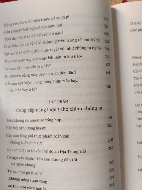 Đọc cuốn sách này giúp mình hiểu rõ hơn về thế giới chúng ta đang sống sẽ thay đổi ra sao. Tác giả có kiến thức uyên thâm trong mỗi lĩch vực giúp hiểu rõ hơn
