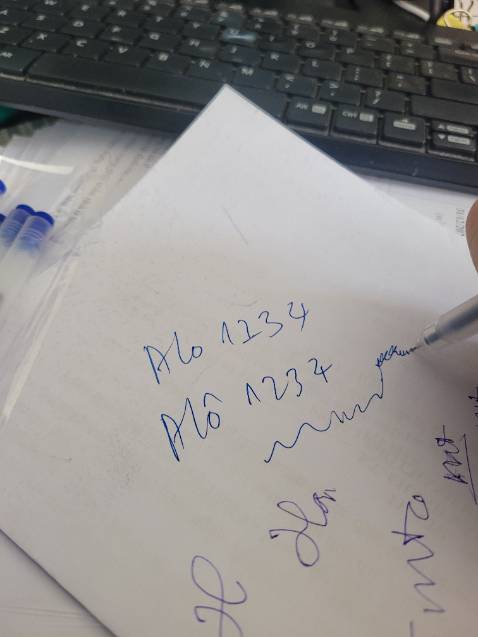 Bút trông xinh xắn, nhiều màu, ngòi nhỏ