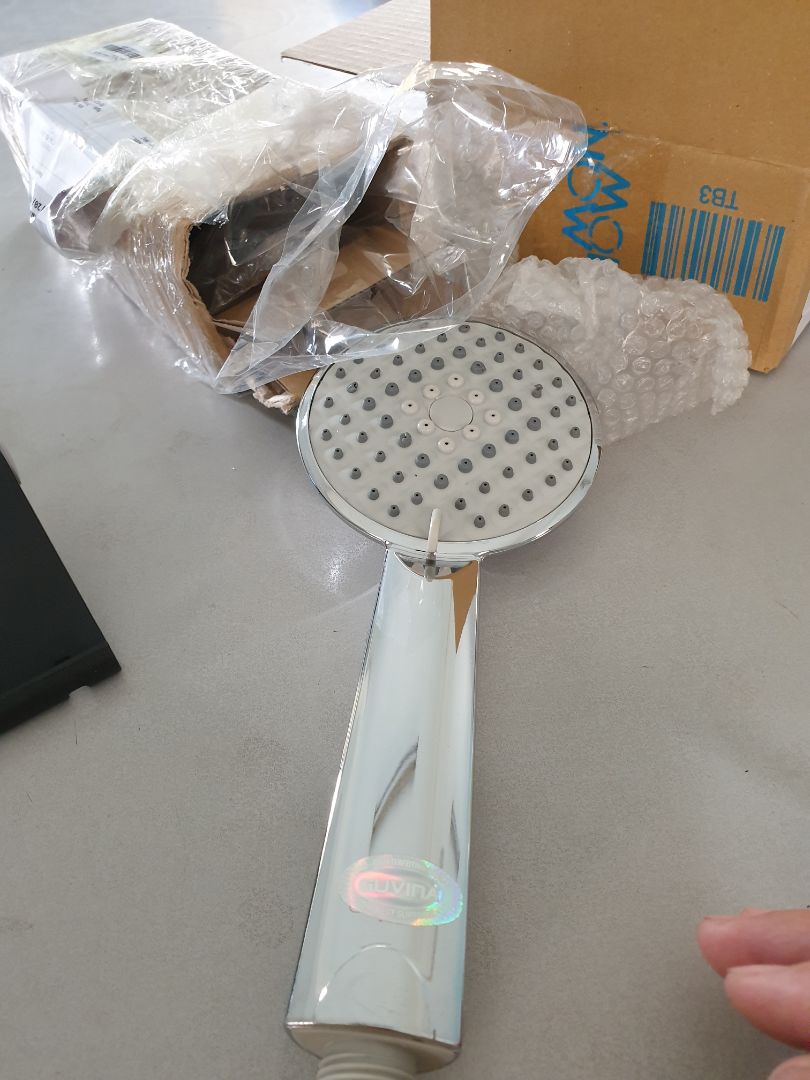 sản phẩm quá tệ rất thất vọng với đơn hàng lần này. nắp chắn rác mua về tệ quá nên bỏ. còn vòi sen tắm thì giao kg đúng sản phẩm đang yêu cầu đổi lại