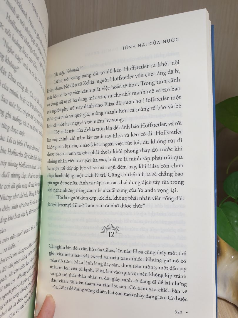 cảm nhận cá nhân: mình xem phim thấy phim khá hay nên mua đọc để xem tác giả diễn tả nội tâm nv như thế nào. truyện và phim không giống nhau  lắm vì lược bớt và thay đổi kịch bản. mỗi cái có cái hay riêng. cũng mang tính nhân văn. cách viết hay và mạnh mẽ.