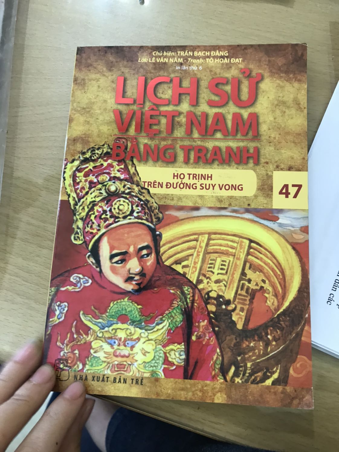 Một cách tiếp cận kiến thức lịch sử mới. Sách vẽ minh hoạ rất đẹp. Nội dung cũng được biên tập ngắn gọn, dễ hiểu hơn với độ tuổi của các bạn nhỏ. Cần có thêm nhiều bộ sách có nội dung tương tự, giúp các bạn nhỏ học lịch sử đc dễ dàng hơn.