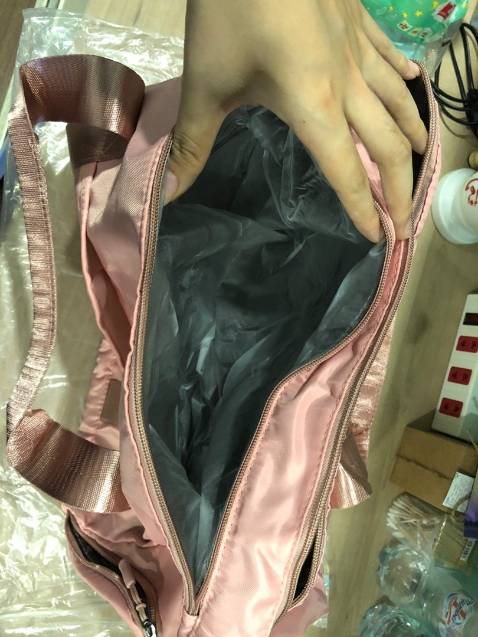 Túi chắc chắn, xịn sò  nhé. Với giá này mua được túi du lịch vậy là vượt sự mong đợi rùi. Nên mua nhé