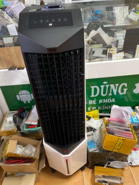 Chủ Shop Nhiệt Tình Quạt Chính Hãng Trước Có Mua 1 Cái Bên Nguyên Kim Y Chang Nhau 
Sài Mát Nhanh Đỡ Ồn Hơn Hãng Khác Nhiều
Cảm ơn Chủ Shop Đã Bán Hàng Rất Chất Lượng Giá Rẻ Hơn Nguyễn Kim Khá Nhiều
Quạt New 100% Nhé