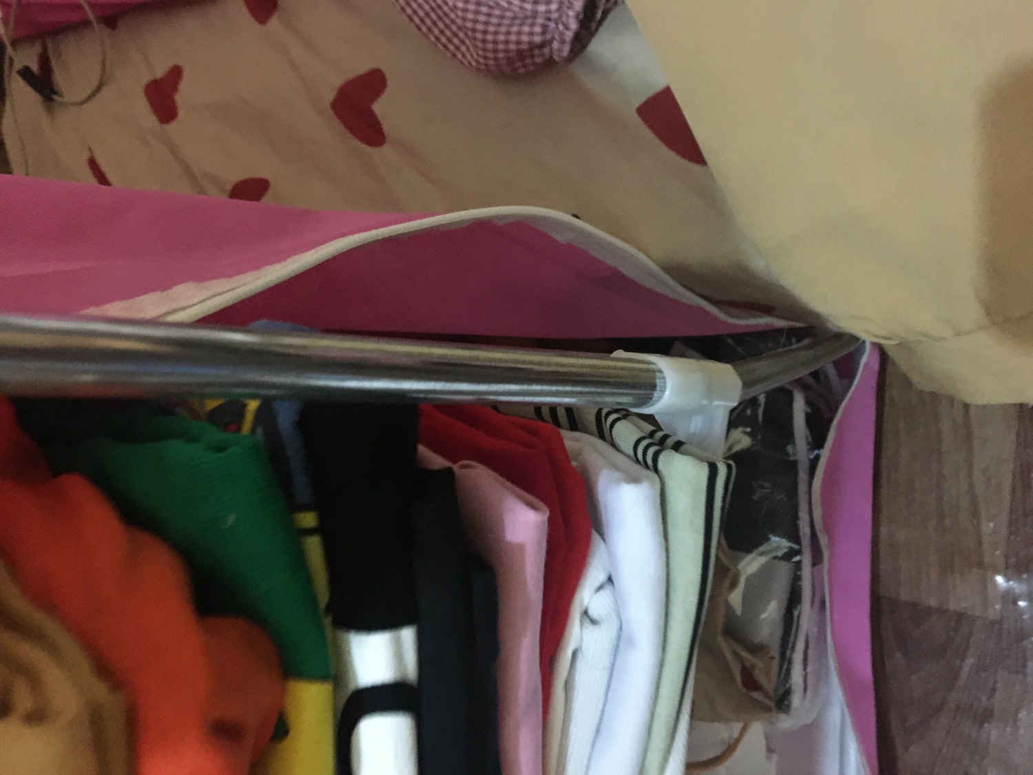 Dùng mới 3 ngày mà hết 2 lần sụp, đến lần thứ 2 là không còn dùng được luôn.
Thanh nhôm và chốt nhựa yếu ớt mặc dù đồ không nhiều.
Có thể trả hàng không ạ?