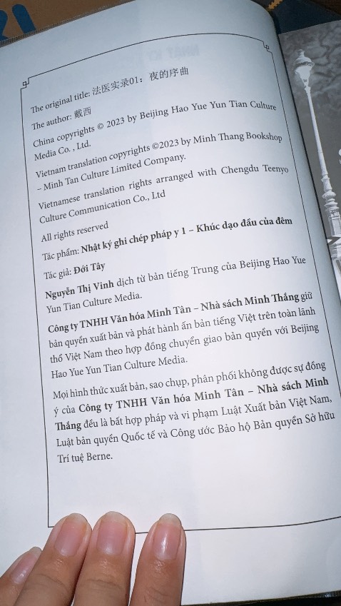 Sách tiếc là không có bookmark. Lầm đầu đọc sách của Đới Tây. Nếu hay sẽ tiếp tục ủng hộ cuốn 2 và 3. Tiki giao nhanh, lần này bọc bookcare cẩn thận và đủ.