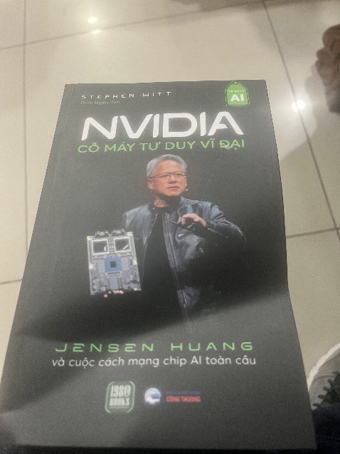 11/1/2026: sách bọc khá kỹ trong túi xốp nhưng vẫn bị cong móp (ko nặng lắm), do bên vận chuyển.
Nội dung: mình đang đọc, xong 3 chương sẽ quay lại comment tiếp.