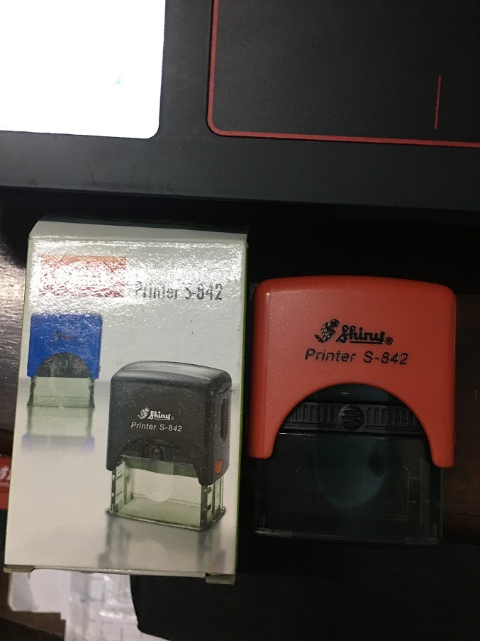 Đặt con dấu mã S852 mà shop lại giao mã S842 (chất lượng kém hơn). Đề nghị shop đổi hàng và nên trung thưc hơn trong thời gian tới ko nên "nhầm" một cách ko đẹp như này.