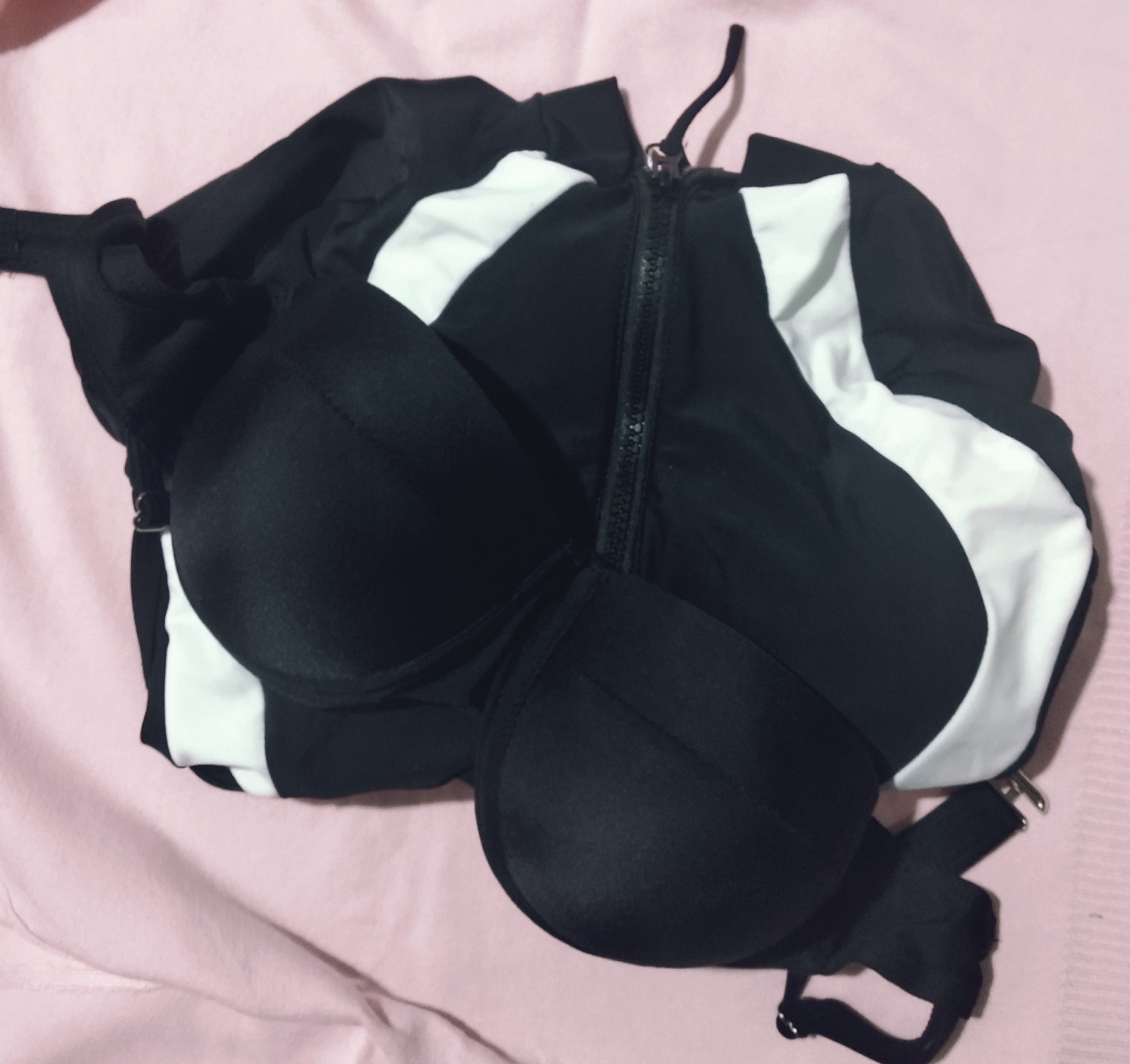 Xinh lắm ạ, cuối tuần này mới được đi Vũng Tàu. Rất thích bộ này. Xinh lắm ạ, cuối tuần này mới được đi Vũng Tàu. Rất thích bộ này.