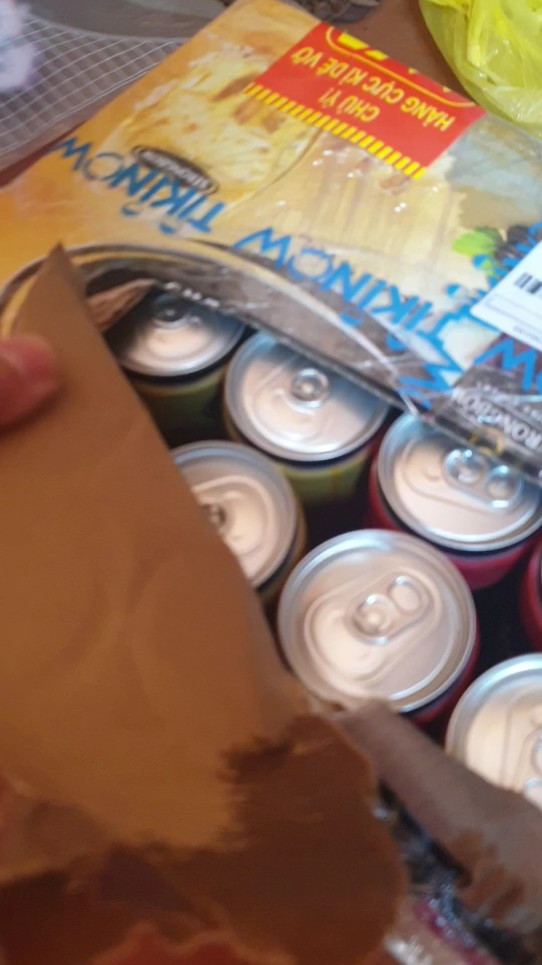 giao hàng nhanh , đặt tối hôm trc trưa hôm sau đã nhận đc , nhưng mà đóng gói vô vô cùng sơ sài , đến tay bể mất 1 *** làm ướt hết cái thùng giấy ,vô cùng ko hài lòng .Có cả clip bóc s.p nhg ko đăng lên đc