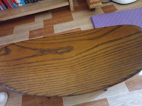 Ghế này ngồi đỡ đau lưng nhưng bù lại cổ chân và gối hơi bị phê. Chắc ngồi chưa que, cần thêm thời gian