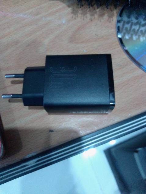 Sạc 65w bình thường như 30w. Không có hơn một chút nào
 Sạc một lần 2 cái thì lại chậm như 15w. Bất ổn.