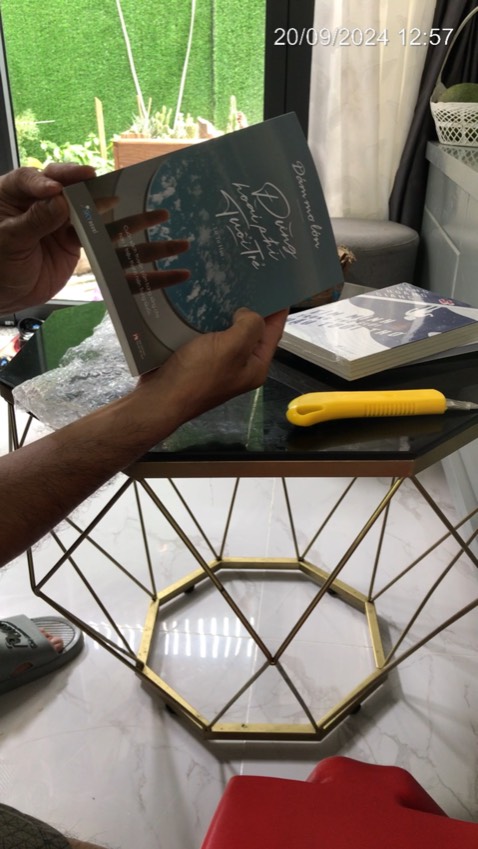 Nội dung đáng đọc. Cơ lần này giao cho mình lại không có bookmark nhé, làm sao để nhận bổ sung bookmark 2 mặt đây ạ!