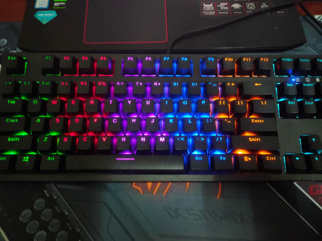 giao hơi lâu 1 tý, đẹp, đầm tay, chắc chắn, cảm giác gõ chưa tốt lắm, có phiếu bảo hành tặng kèm 2 cái khẩu trang. hộp đẹp, không méo mó. sẽ trải nghiệm thêm, hi vọng ko lỗi gì cả.