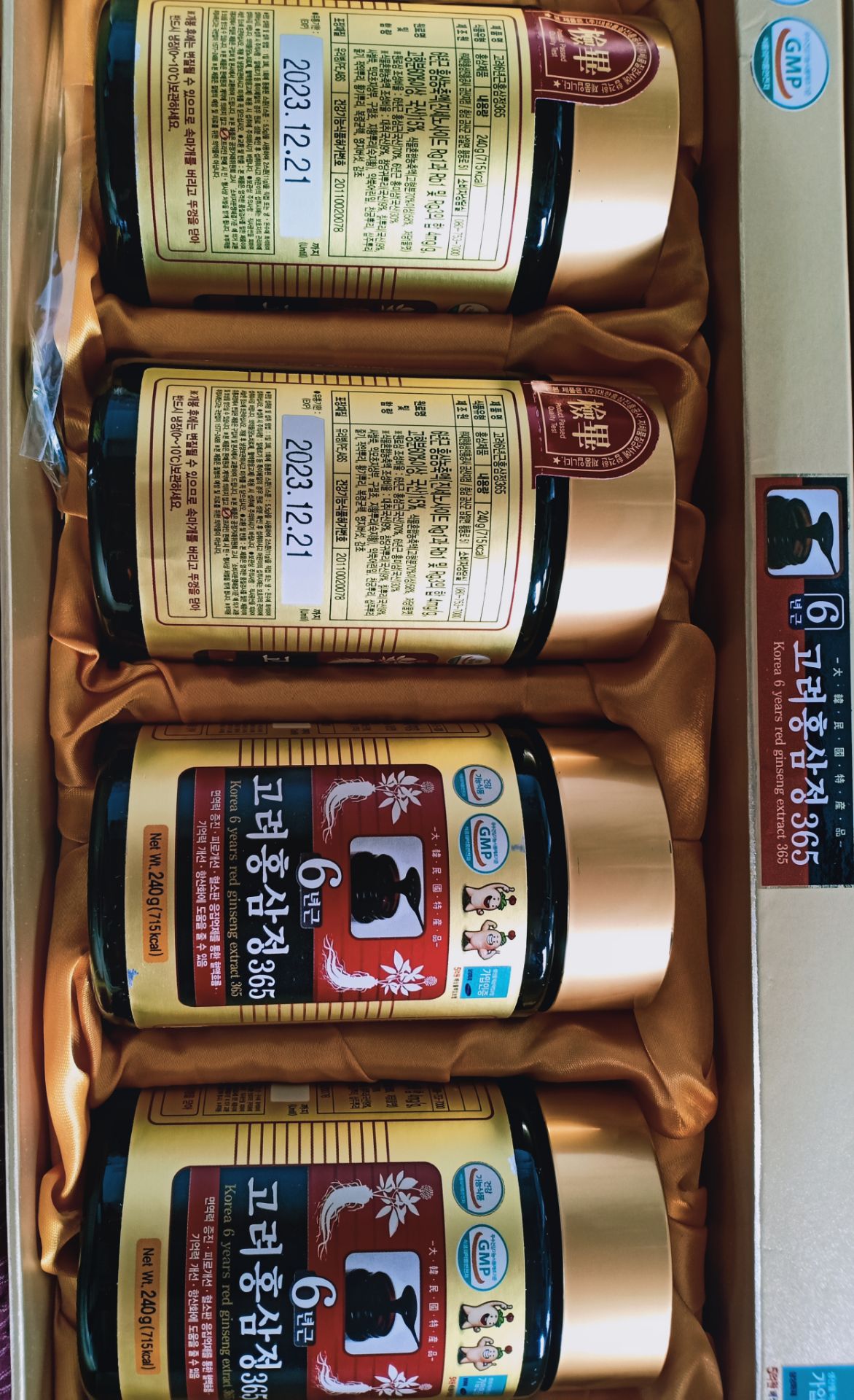 Hình thức thấy chất lượng lắm. Hộp 4 chai cầm rất nặng. Mong chất lượng cũng đi kèm.