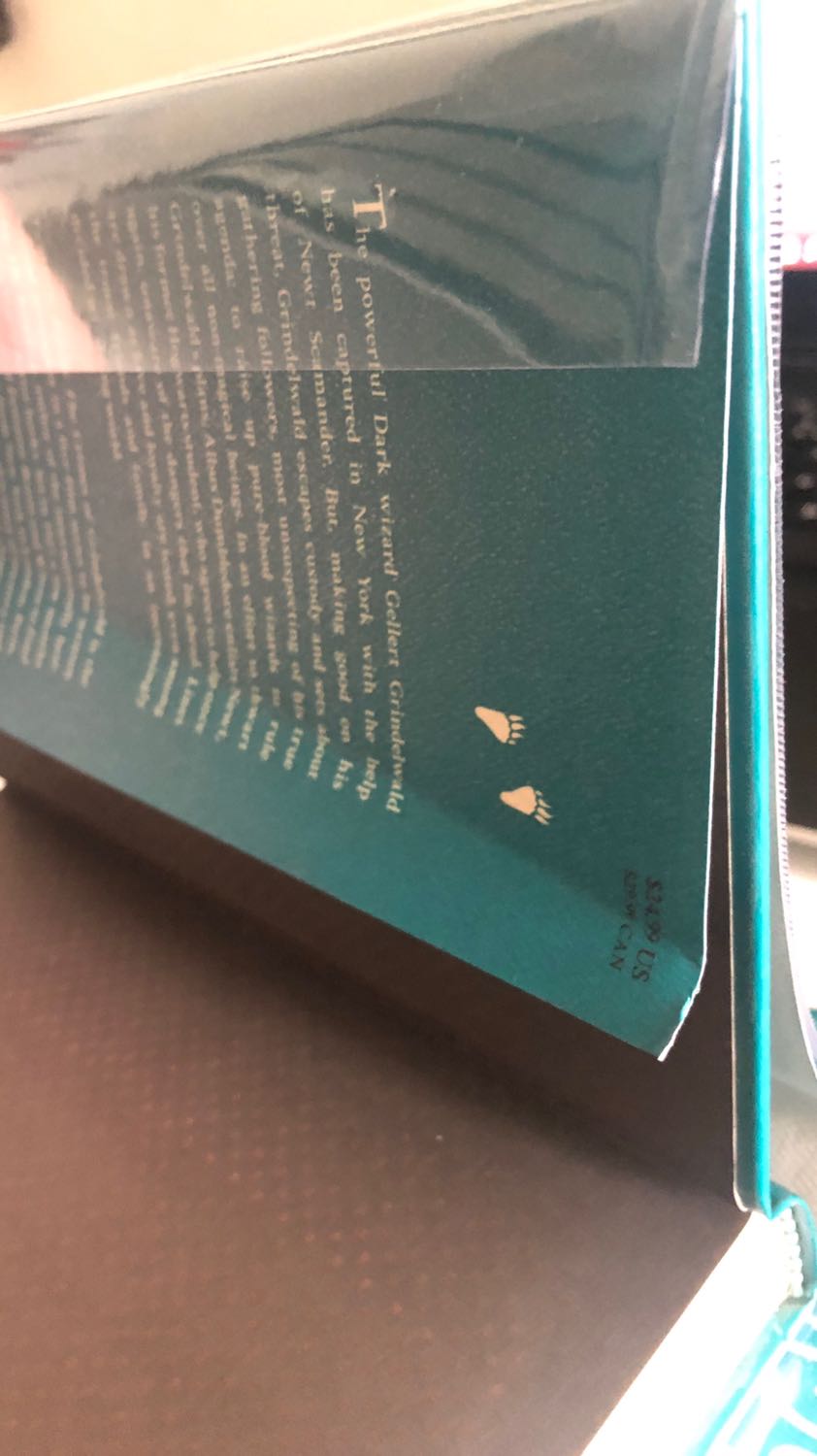 chắc do sale nhiều quá nên quyển sách mình nhận lại cũng tương tự giá tiền sau sale. Bookcare thì chưa mở đã có dấu hiệu bong, mở ra là rách luôn :) săn sale mà như này thì thôi mua ngày thường thôi cho lành
Ngoài cái giao nhanh ra thì đơn hàng hôm nay làm mình khá khó chịu. Mong không gặp tình trạng này thêm lần nào nữa. Tiki xem xét lại quá trình đóng gói và kiểm tra hàng nhé!