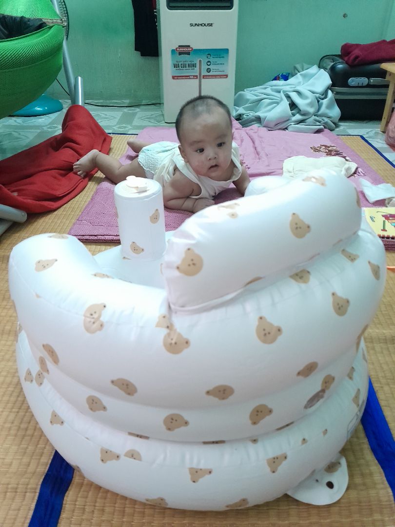Cái ghế dễ thương lắm ... mình mua để sau này bé ra biển chơi hay tắm bể bơi luôn