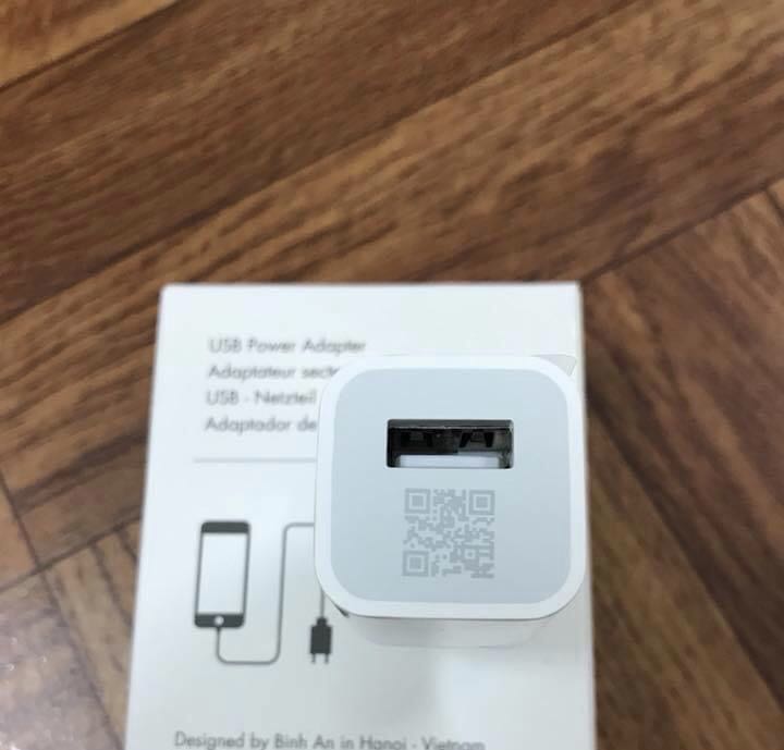 Hình thức đẹp, có hộp đựng, cầm nặng và chắc tay 
Đúng mô tả, sạc lúc đầu có hơi nóng , lúc sau đầy pin lại bình thường dùng dc 1 thời gian thấy chưa có vấn đề gì, hi vọng sẽ bền