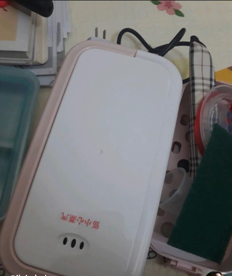 Giao hàng nhanh, đóng gói cẩn thận. Shop rất chu đáo và hỗ trợ nhiệt tình. *** thử thì mới cắm điện 3p nước đã sôi rồi, rất ok. Hộp dày dặn. Giao hàng nhanh, đóng gói cẩn thận. Shop rất chu đáo và hỗ trợ nhiệt tình. *** thử thì mới cắm điện 3p nước đã sôi rồi, rất ok. Hộp dày dặn.