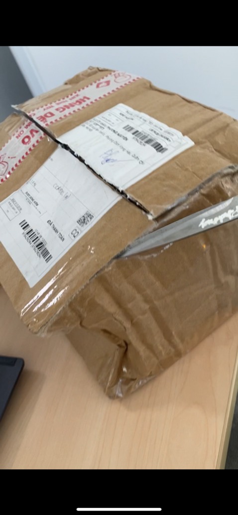 Hàng mẫu mã đẹp. Hơi mỏng. Có một hộp bị mẻ nhưng shop gửi lại hộp khác và phải chịu phí ship