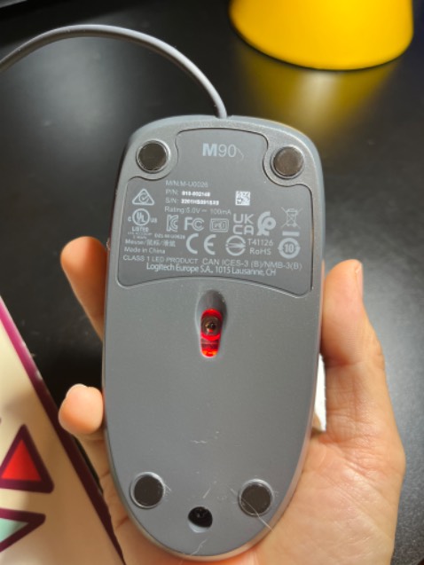 Tiki ship nhanh bọc cẩn thận trong hộp cát tông, hộp nguyên có dán tem. Về sp thì chỉ dùng được trên bề mặt nhẵn, tốc độ nhanh, giá rẻ