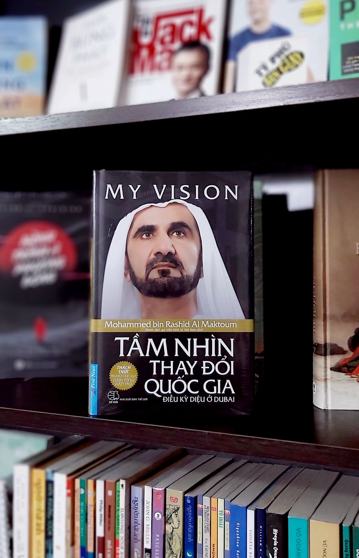 Sách mới về chưa kịp đọc nhưng hứa hẹn nhiều điều thú vị vì mình đã đọc qua review. Sách đẹp, giấy xốp nhẹ, cầm vừa tay. 
Dịch vụ Tiki thân thiện với người dùng. Sách được đóng hộp cẩn thận. Giao đúng hẹn dù trong thời gian phong tỏa toàn tp. Nhân viên giao hàng nhiệt tình. Like & Thanks!