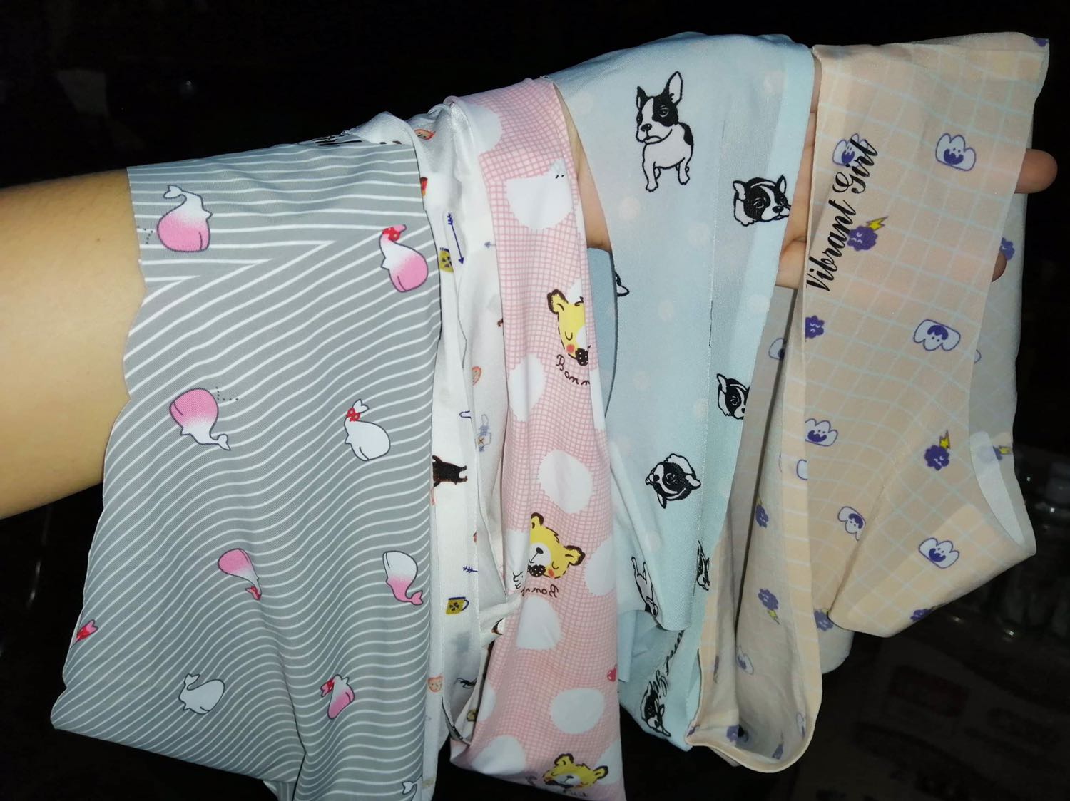 Vải su .mát mỏng mịn.
Rất ok
Nêu nhà san xuat thiêt kế có siZe nữa thì qá tot