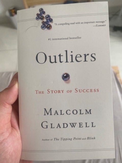 Một quyển sách nổi tiếng trên thế giới. Cách self help của sách rất đặc biệt và lôi cuốn qua các câu chuyện về đời sống và khoa học. Hay