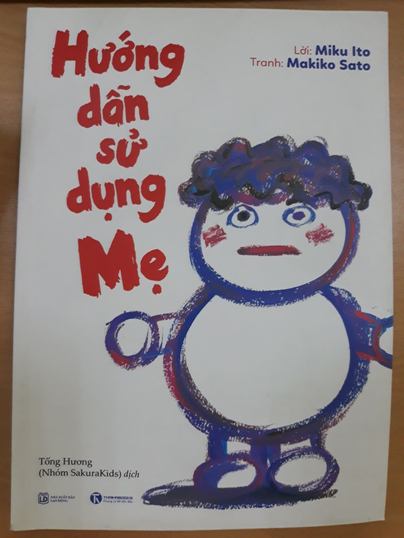 Giao hàng nhanh. Sách không bọc ni lông ở ngoài nên bìa hơi bẩn. Sách in chữ to, thưa nên phù hợp cho các bé lớp 2-5 đọc. Nội dung khá ngắn giống như các sách ehon khác. Đọc sách mẹ có thể hiểu thêm những suy nghĩ của các con, các con thì có thể thấy sự đồng cảm và có thể thay đổi cách cư xử hàng ngày hoặc để mối quan hệ mẹ - con tốt hơn. Tuy nhiên sách mới đề cập mà chưa nhấn mạnh phần giáo dục các bé về sự chia sẻ, tính tự giác.