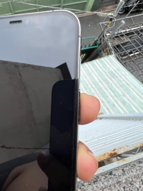 Sp không full màn nên nhìn ko thẩm mỹ như miếng dán cường lực thông thường đc cái bộ đồ lau và cái hộp MiPEU HAY POW GÌ ĐÓ. Hàng chính hãng ko thể như vậy đc. Mình up hình lên các bạn tự xem và cân nhắc nhé!