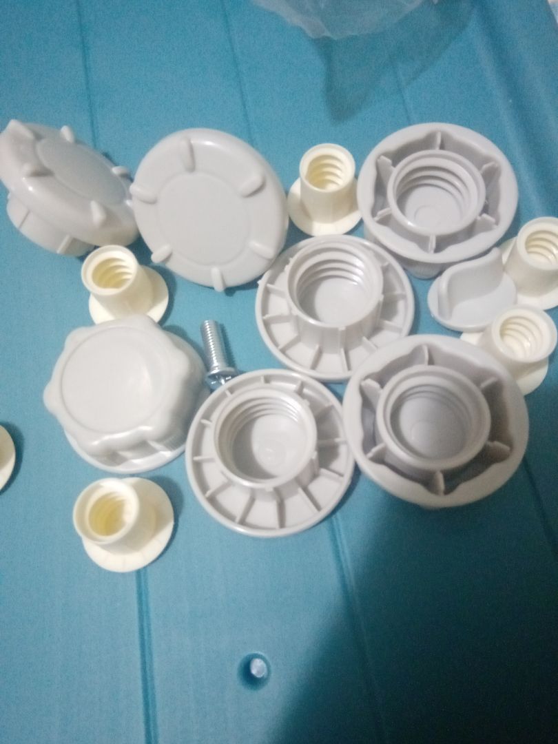 Hai phiến nhựa hình con hươu cao cổ  mỏng. Dùng tay khẽ bóp là móp. Nhưng những tấm khác thì chấp nhận được. Chiếm dụng ít không gian. Phù hợp cho bé từ 1-3 tuổi. Lớn hơn nữa ko thể chơi, vì thứ nhất là cầu tuột khá thấp. Thứ hai là nhựa ko được chắc chắn lắm. Bé nhà mình 3 tuổi, 16kg, do dịch covid ko thể ra ngoài nên chơi vô cùng sảng khoái. Cảm ơn shop nhiều.