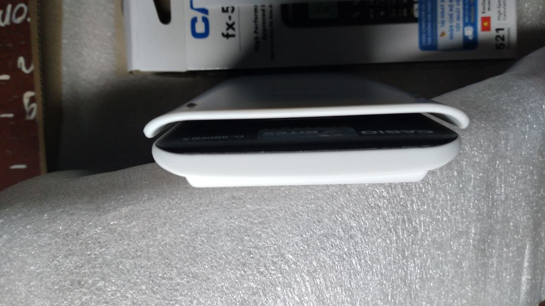 Ừm..... Khá là ổn áp nha mn. Trời mưa nhưng hàng đc bọc cẩn thận nên vẫn nguyên vẹn. Bên trong đóng gói tốt, đầy đủ cả bảo hành lẫn hdsd. Lúc lắp vào cx bị vênh như mn hà 😂. 
Hay chả biết thiết kế của nó như vậy nữa. Bay 1 phần tiền mừng tuổi tết nhưng thấy cũng đáng 😭 Tất cả đều vì kì thi ĐH sắp tới. 
Cố lên nha hỡi tôi và các bạn 2k4 ơi!