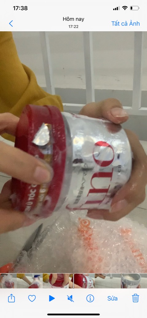 Bao bì lọ kem ủ sơ sài, ko có tem niêm phong, giao tới hở nắp đổ hết nửa lọ Bao bì lọ kem ủ sơ sài, ko có tem niêm phong, giao tới hở nắp đổ hết nửa lọ