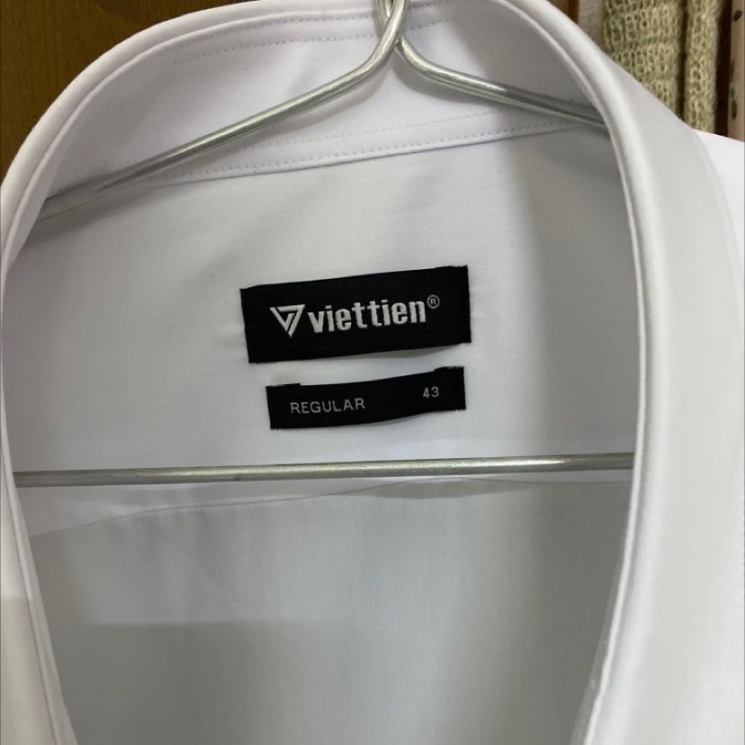 Shop giao đồ nhanh, tuy nhiên mình đặt size 44 nhưng shop lại giao size 43, may mắn là bố mình mặc vẫn vừa, nên mình k yêu cầu đổi trả đâu nhé. Nhờ shop lần sau nhờ shop kiểm tra hàng trước đóng gói giúp mình nhé