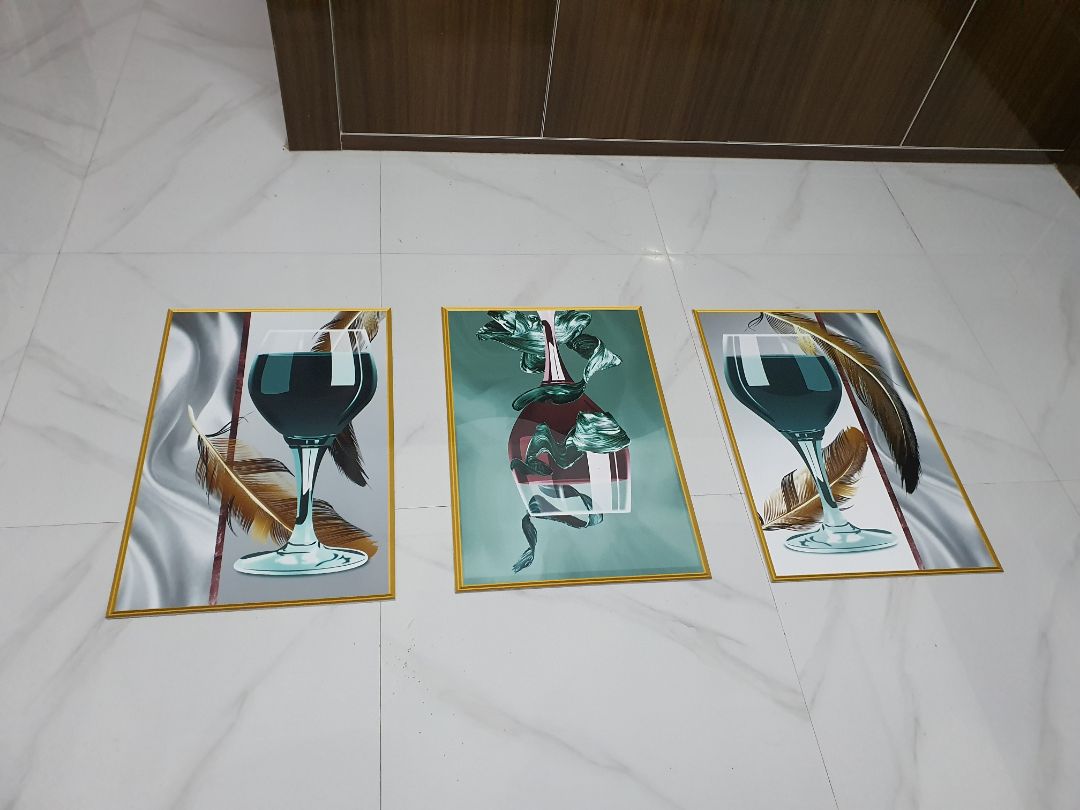 Đã nhận hàng. shop bỏ thiếu đinh treo kèm theo tranh. giờ ko biết treo lên kiểu j đây. đặt hàng khoảng 1 tuần.