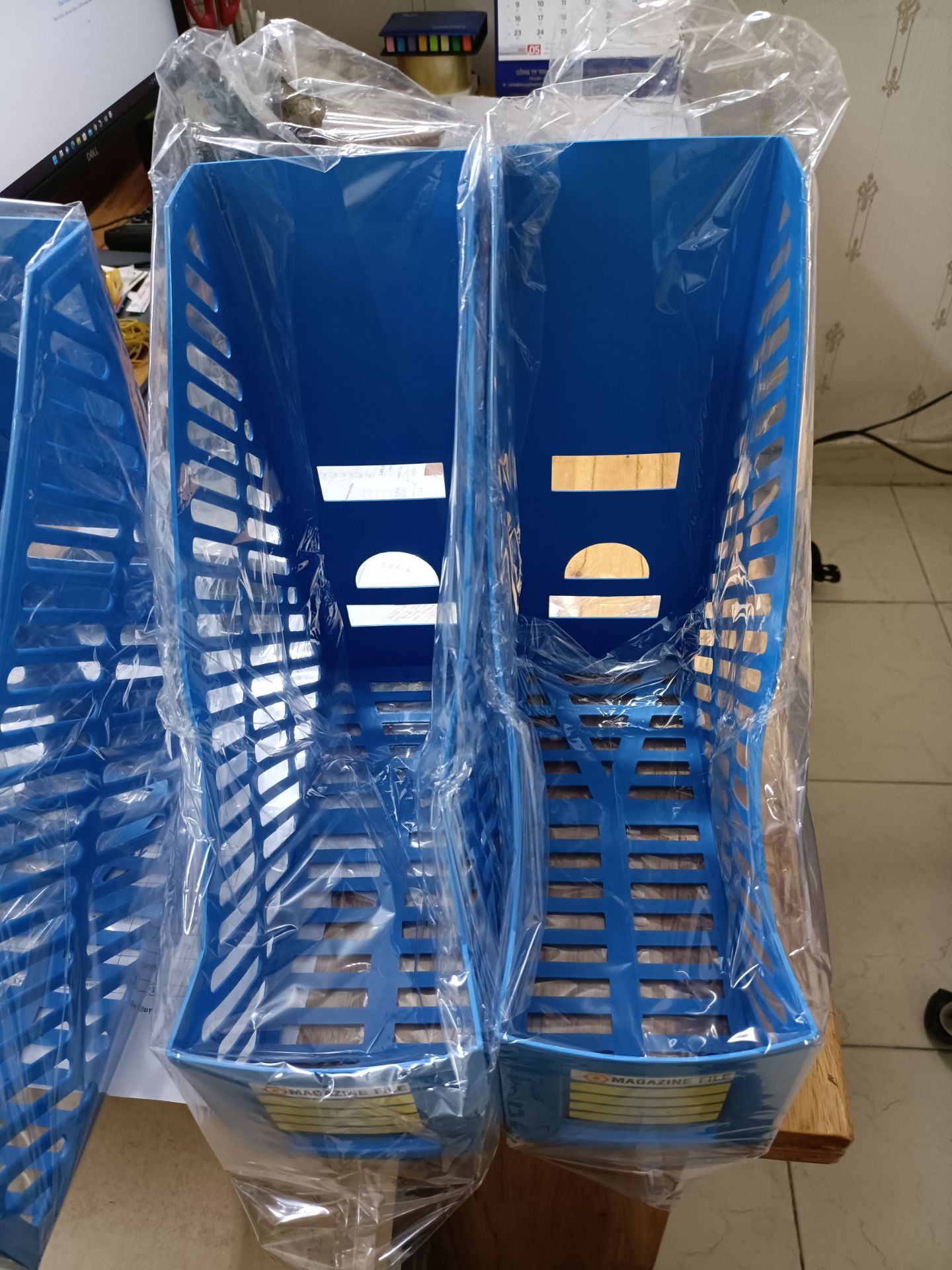 khay đẹp, nhựa dẻo không cứng cáp mấy những vẫn dùng tốt